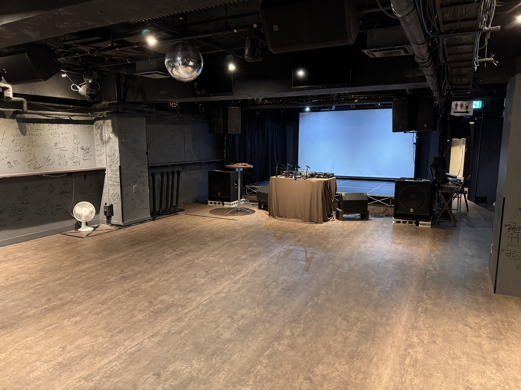 秋葉原オノデンビル エンタスの会場内観
